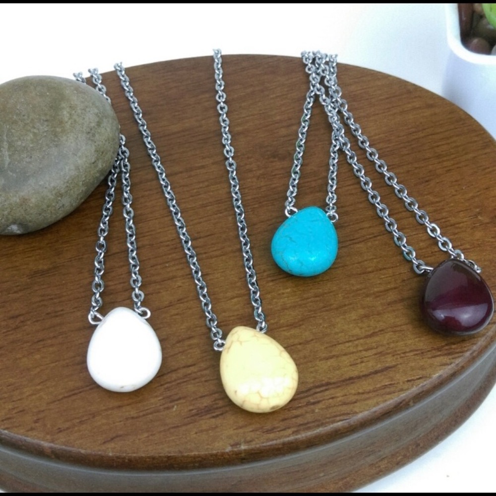 Teardrop Crackle Pendant Necklace NWT